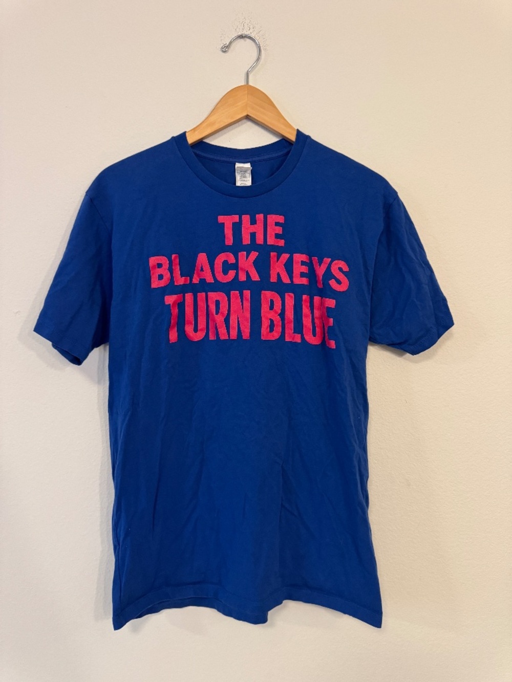 The Black Keys Turn Blue Graphic T-Shirt Blue Red Size L